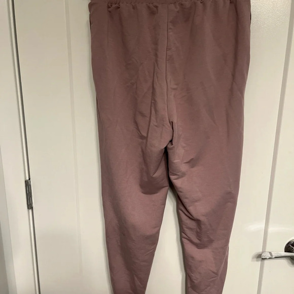 PUMA women’s joggers in mauve, size small - Picture 3 of 6